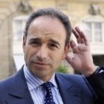 Jean-François Copé, chef de file des députés UMP, veut proposer une loi sur une meilleure parité homme-femme dans les conseils d'administration.