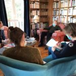 8 décembre 2020, entretien entre les romancières Annie Ernaux et Céline Sciamma. Les journalistes de La Déferlante marquent l'avancée de leur revue sur les réseaux sociaux (Compte Twitter @ladeferlanterevue)